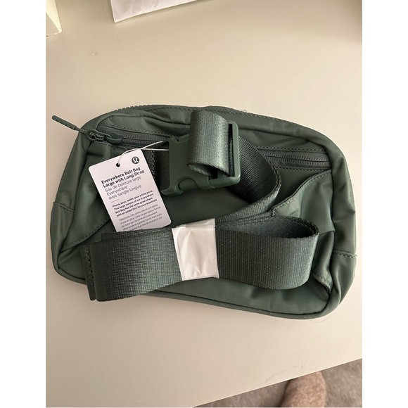 🚫🚫SOLD🚫🚫Everywhere Belt Bag Large with Long Strap 2L - Picture 3 of 5